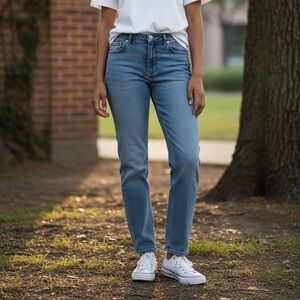 SUPERFINE Italian denim —Women's Straight-Leg Jeans in Light Blue Wash sz 27